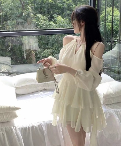 center i(センターアイ)の「【結婚式・二次会】オープンショルダーミニドレス(ドレス・レディース・オフホワイト・FREE)」の2枚目の写真
