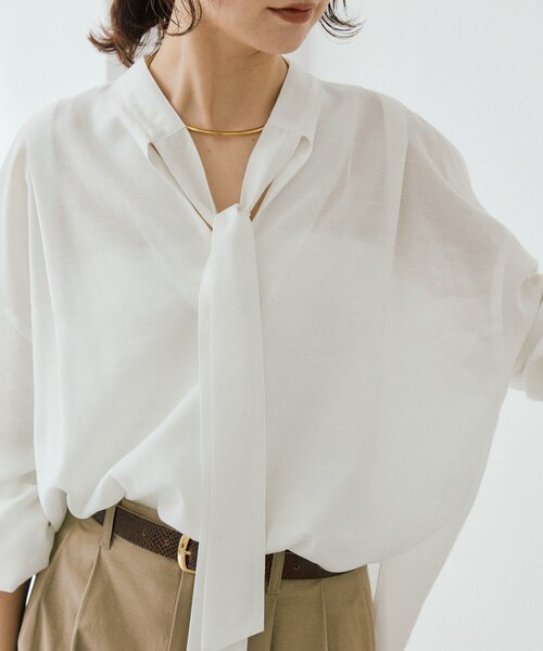 RIVE DROITE（リヴドロワ）の「予約【オンオフ使える】ナロータイブラウス（シャツ/ブラウス・レディース・ベージュ/オフホワイト/サックスブルー・FREE）」の11枚目の写真