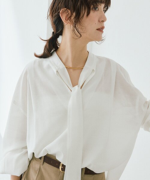 RIVE DROITE（リヴドロワ）の「予約【オンオフ使える】ナロータイブラウス（シャツ/ブラウス・レディース・ベージュ/オフホワイト/サックスブルー・FREE）」の12枚目の写真