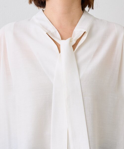 RIVE DROITE（リヴドロワ）の「予約【オンオフ使える】ナロータイブラウス（シャツ/ブラウス・レディース・ベージュ/オフホワイト/サックスブルー・FREE）」の5枚目の写真