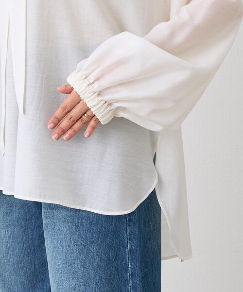 RIVE DROITE（リヴドロワ）の「予約【オンオフ使える】ナロータイブラウス（シャツ/ブラウス・レディース・ベージュ/オフホワイト/サックスブルー・FREE）」の6枚目の写真