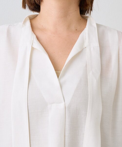 RIVE DROITE（リヴドロワ）の「予約【オンオフ使える】ナロータイブラウス（シャツ/ブラウス・レディース・ベージュ/オフホワイト/サックスブルー・FREE）」の7枚目の写真