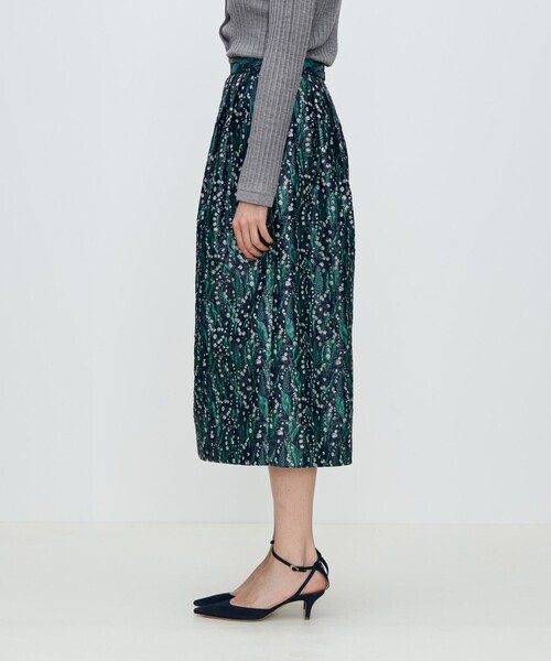 TOMORROWLAND collection(トゥモローランドコレクション)の「リリーベル タックAラインスカート(スカート・レディース・グリーン系その他・34/36)」の4枚目の写真