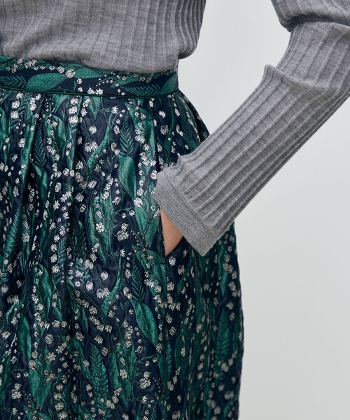 TOMORROWLAND collection(トゥモローランドコレクション)の「リリーベル タックAラインスカート(スカート・レディース・グリーン系その他・34/36)」の8枚目の写真