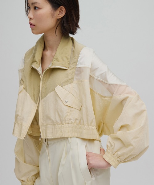 Ameri（アメリ）の「DEFORM DOCKING NYLON JACKET（ナイロンジャケット・レディース・アイボリー/カーキ/ライトブルー・SMALL/MEDIUM）」の2枚目の写真