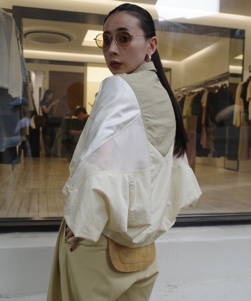 Ameri（アメリ）の「DEFORM DOCKING NYLON JACKET（ナイロンジャケット・レディース・アイボリー/カーキ/ライトブルー・SMALL/MEDIUM）」の13枚目の写真