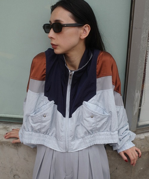 Ameri（アメリ）の「DEFORM DOCKING NYLON JACKET（ナイロンジャケット・レディース・アイボリー/カーキ/ライトブルー・SMALL/MEDIUM）」の15枚目の写真