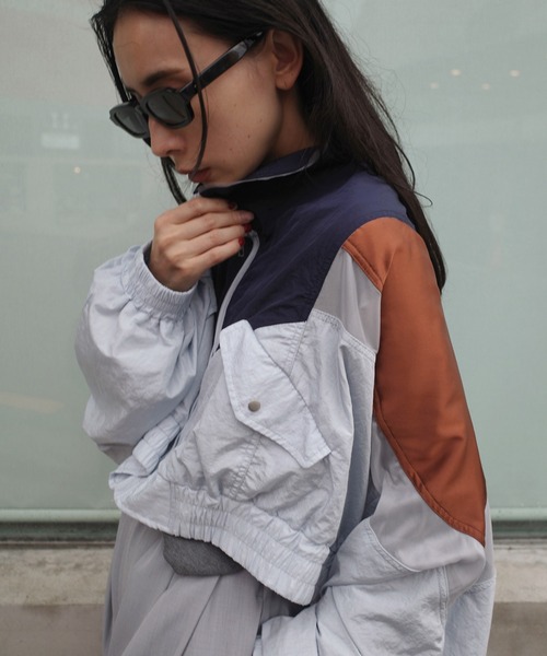 Ameri（アメリ）の「DEFORM DOCKING NYLON JACKET（ナイロンジャケット・レディース・アイボリー/カーキ/ライトブルー・SMALL/MEDIUM）」の16枚目の写真