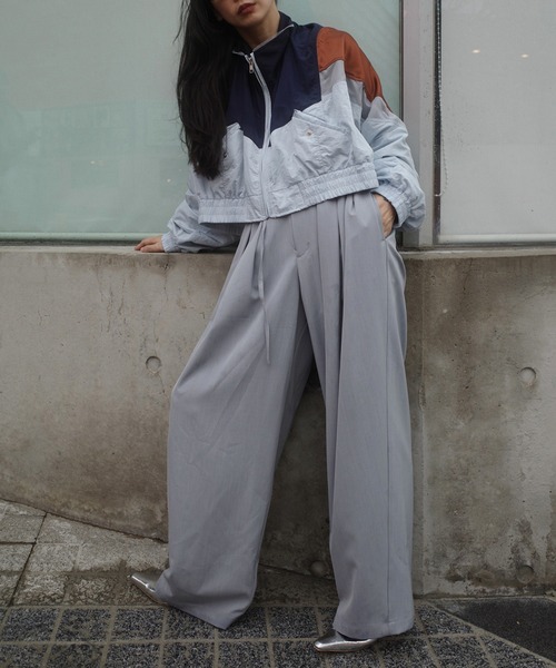 Ameri（アメリ）の「DEFORM DOCKING NYLON JACKET（ナイロンジャケット・レディース・アイボリー/カーキ/ライトブルー・SMALL/MEDIUM）」の18枚目の写真