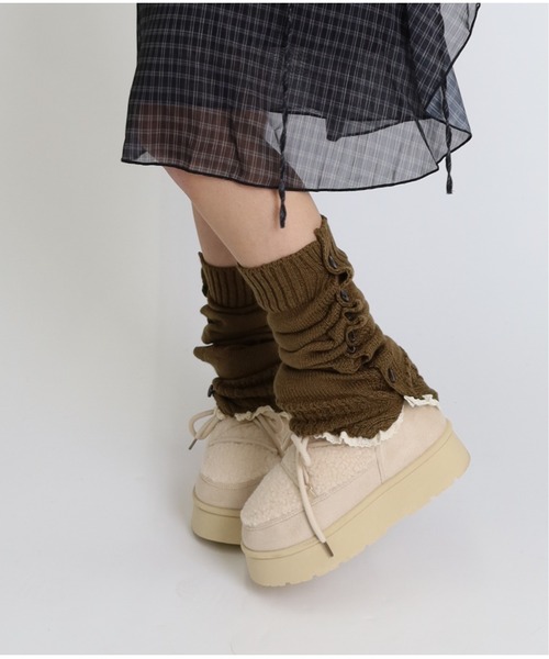 Vini（ヴィニ）の「【もふもふボア】厚底ムートンタッチショートブーツ（ブーツ・レディース・ブラック/ホワイト・MEDIUM）」の7枚目の写真