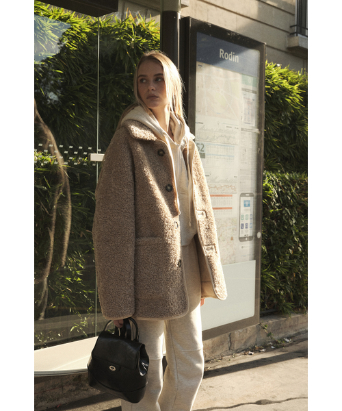 ANOETIC(アノエティック)の「REVERSIBLE MUSTANG COLLOR COAT_BEIGE(チェスターコート・レディース・ベージュ・FREE)」の5枚目の写真
