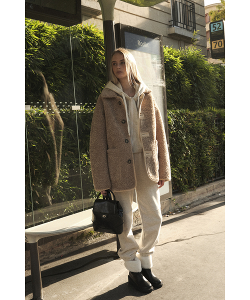 ANOETIC(アノエティック)の「REVERSIBLE MUSTANG COLLOR COAT_BEIGE(チェスターコート・レディース・ベージュ・FREE)」の6枚目の写真