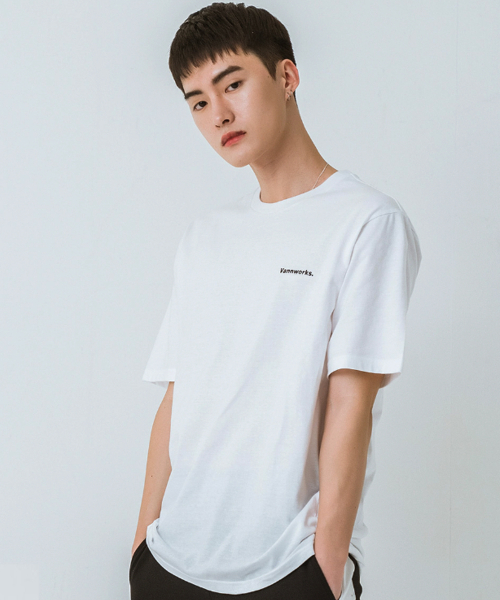 VANNWORKS(バンワークス)の「ミニマリズムロゴ半袖Tシャツ (VS0029) ホワイト_ブラック(Tシャツ/カットソー・レディース・その他・X-LARGE/XX-LARGE/LARGE/MEDIUM/SMALL)」の1枚目の写真