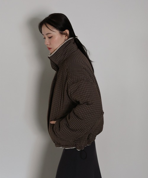 J by blue(ジェイバイブルー)の「2WAYボアチェックダウンジャケット(ダウンジャケット/コート・レディース・ブラウン/ブラック/ベージュ・MEDIUM)」の11枚目の写真