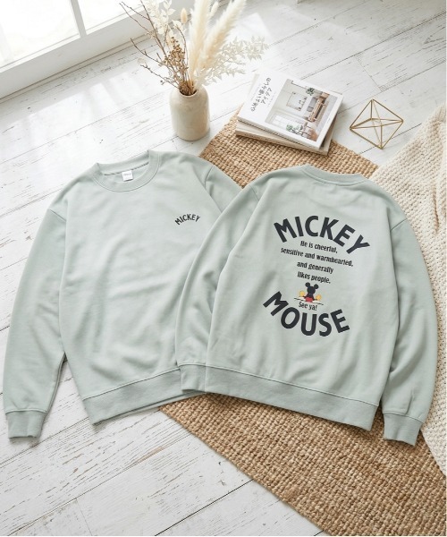 Disney（ディズニー）の「【DISNEY/ディズニー】ミッキーマウス　ダンボールニットクルーネックプリントトレーナー/ユニセックス（スウェット・レディース・スミクロ/オートミール/ネイビー/ライトグリーン・MEDIUM/LARGE）」の4枚目の写真