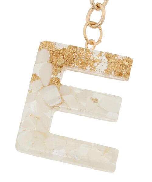 Te chichi(テチチ)の「樹脂イニシャルチャームE(ネックレス・レディース・オフホワイト・F)」の4枚目の写真