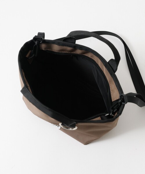 ABAHOUSE(アバハウス)の「【OUTDOOR PRODUCTS / アウトドアプロダクツ】Boat Shaped Mini Bag/ショルダー/ハンドバッグ/ユニセックス【WEBT限定】(ショルダーバッグ・メンズ・ピンク/ブラウン・フリー)」の4枚目の写真