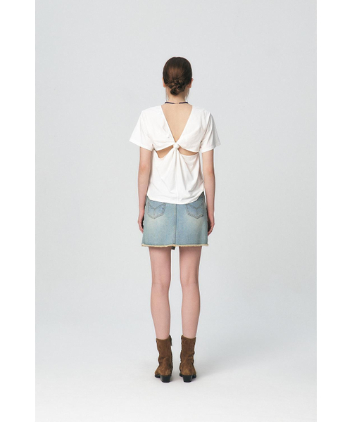 KUME（クメ）の「ツイストバックディテールTシャツ、アイボリー（Tシャツ/カットソー・レディース・その他・SMALL/MEDIUM）」の4枚目の写真