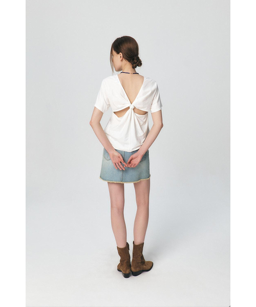 KUME（クメ）の「ツイストバックディテールTシャツ、アイボリー（Tシャツ/カットソー・レディース・その他・SMALL/MEDIUM）」の5枚目の写真