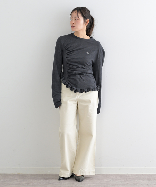 U by SPICK&SPAN（ユーバイスピックアンドスパン）の「【OURSAALTY / アワソルティ】 Pleasant Frill T-shirts（Tシャツ/カットソー・レディース・チャコールグレー/ベージュ・FREE）」の4枚目の写真