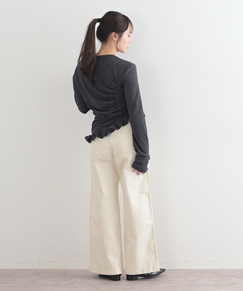 U by SPICK&SPAN（ユーバイスピックアンドスパン）の「【OURSAALTY / アワソルティ】 Pleasant Frill T-shirts（Tシャツ/カットソー・レディース・チャコールグレー/ベージュ・FREE）」の7枚目の写真