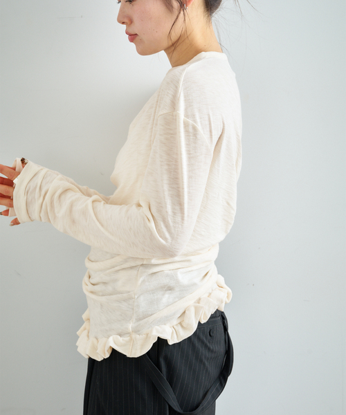 U by SPICK&SPAN（ユーバイスピックアンドスパン）の「【OURSAALTY / アワソルティ】 Pleasant Frill T-shirts（Tシャツ/カットソー・レディース・チャコールグレー/ベージュ・FREE）」の9枚目の写真