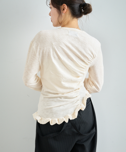 U by SPICK&SPAN（ユーバイスピックアンドスパン）の「【OURSAALTY / アワソルティ】 Pleasant Frill T-shirts（Tシャツ/カットソー・レディース・チャコールグレー/ベージュ・FREE）」の10枚目の写真