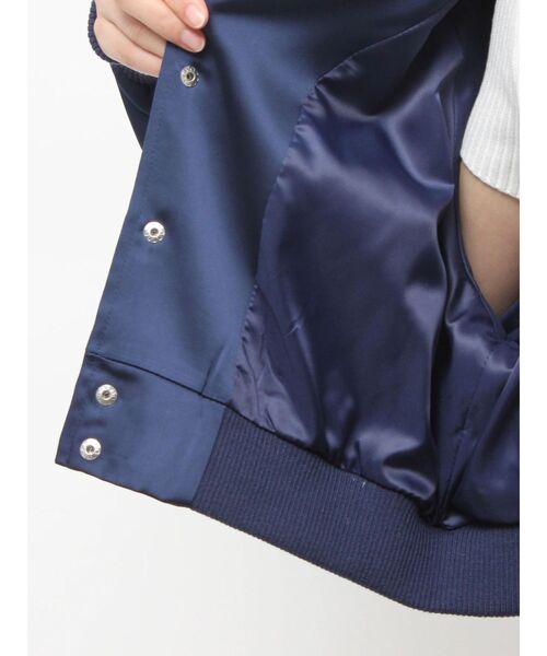 GYDA(ジェイダ)の「BACK GYDA logo Shortブルゾン(ブルゾン・レディース・オフホワイト/ネイビー/ピンク・FREE)」の13枚目の写真