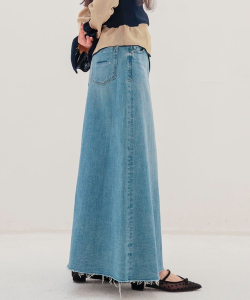 YANUK（ヤヌーク）の「YANUK / Flare Long Skirt(フレアロングデニムスカート 57162305)（デニムスカート・レディース・ブルー・38/36）」の2枚目の写真