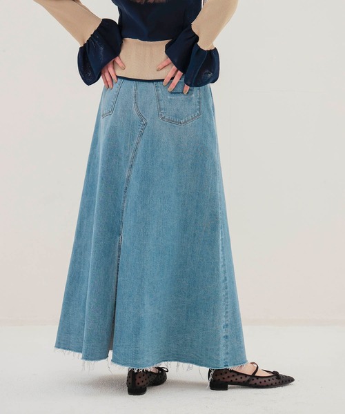 YANUK（ヤヌーク）の「YANUK / Flare Long Skirt(フレアロングデニムスカート 57162305)（デニムスカート・レディース・ブルー・38/36）」の3枚目の写真