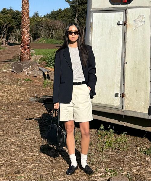 SIYAZU（シヤジュ）の「SIOT4137 ニュークラシックブレザー_Navy（テーラードジャケット・レディース・ネイビー・SMALL/MEDIUM）」の2枚目の写真