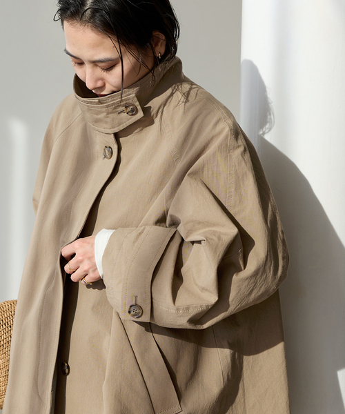 JOURNAL STANDARD（ジャーナルスタンダード）の「オーガニックコットンワッシャーテントコート（その他アウター・レディース・ベージュ/ネイビー・FREE）」の13枚目の写真