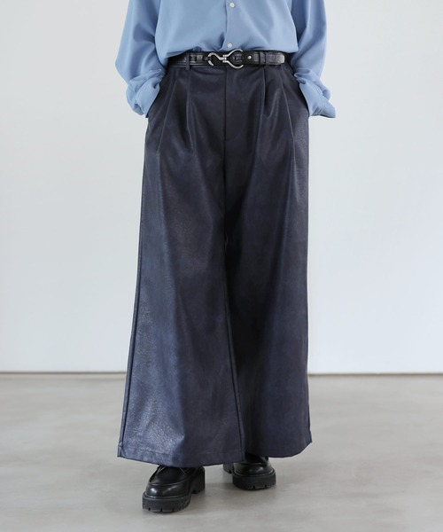 SOCCE（ソーシー）の「ヴィンテージ加工ワイドフレア合皮スラックス（スラックス・メンズ・ブルー系/ブラック/グレー系・S/M/L/XL）」の2枚目の写真