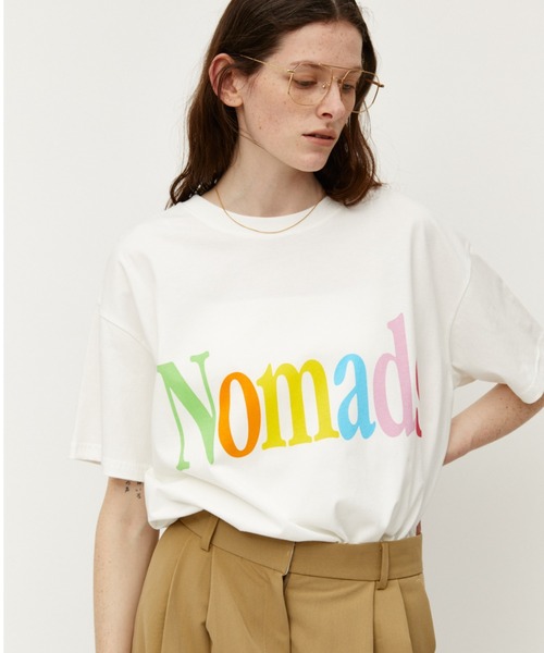 Auntie Rosa Holiday(アンティローザホリデー)の「NomadsカラーロゴオーバーサイズT(Tシャツ/カットソー・レディース・チャコールグレー/ホワイト・FREE)」の5枚目の写真