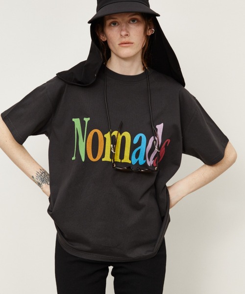 Auntie Rosa Holiday(アンティローザホリデー)の「NomadsカラーロゴオーバーサイズT(Tシャツ/カットソー・レディース・チャコールグレー/ホワイト・FREE)」の12枚目の写真
