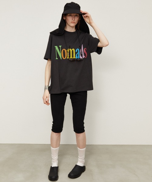 Auntie Rosa Holiday(アンティローザホリデー)の「NomadsカラーロゴオーバーサイズT(Tシャツ/カットソー・レディース・チャコールグレー/ホワイト・FREE)」の16枚目の写真