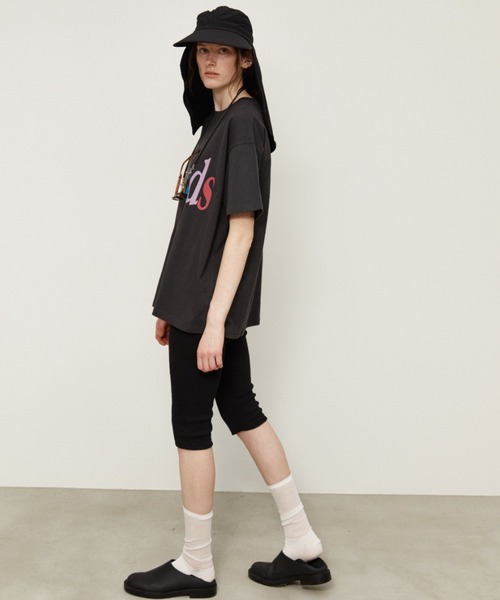 Auntie Rosa Holiday(アンティローザホリデー)の「NomadsカラーロゴオーバーサイズT(Tシャツ/カットソー・レディース・チャコールグレー/ホワイト・FREE)」の18枚目の写真