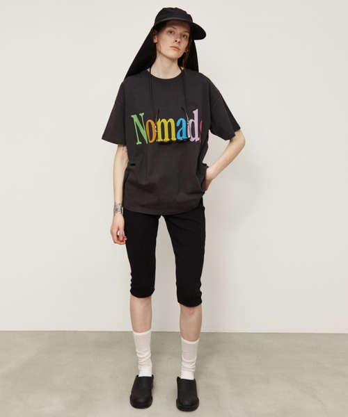 Auntie Rosa Holiday(アンティローザホリデー)の「NomadsカラーロゴオーバーサイズT(Tシャツ/カットソー・レディース・チャコールグレー/ホワイト・FREE)」の17枚目の写真