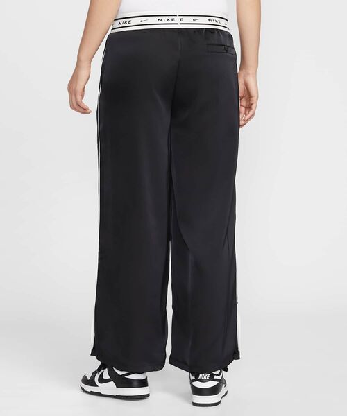 NIKE(ナイキ)の「ナイキ スポーツウェア ウィメンズ ルーズ ミッドライズ サテンパンツ / Nike Sportswear Women's Loose Mid-Rise Satin Pants IH1327-010 Black(その他パンツ・レディース・ブラック・L/M/S/XS/XL)」の3枚目の写真