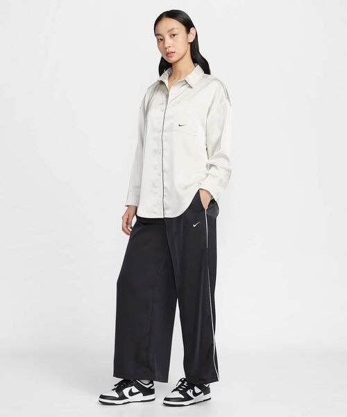 NIKE(ナイキ)の「ナイキ スポーツウェア ウィメンズ ルーズ ミッドライズ サテンパンツ / Nike Sportswear Women's Loose Mid-Rise Satin Pants IH1327-010 Black(その他パンツ・レディース・ブラック・L/M/S/XS/XL)」の2枚目の写真