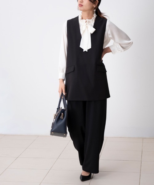 STRAWBERRY-FIELDS(ストロベリーフィールズ)の「フリーラインクロスⅡ_2WayストレッチVネックベスト(ベスト・レディース・ブラック・2)」の3枚目の写真