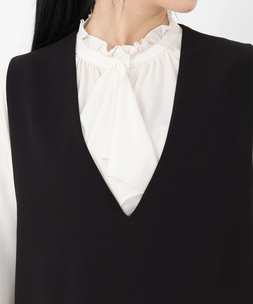 STRAWBERRY-FIELDS(ストロベリーフィールズ)の「フリーラインクロスⅡ_2WayストレッチVネックベスト(ベスト・レディース・ブラック・2)」の7枚目の写真