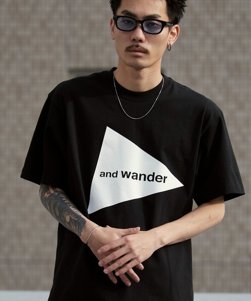 and wander(アンドワンダー)の「and wander/アンドワンダー and wander big logo SS T クルーネックTシャツ 2026年 夏 夏服(Tシャツ/カットソー・メンズ・ブラック/ホワイト・M/L/XL)」の2枚目の写真