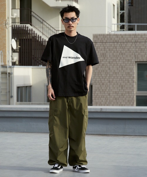 and wander(アンドワンダー)の「and wander/アンドワンダー and wander big logo SS T クルーネックTシャツ 2026年 夏 夏服(Tシャツ/カットソー・メンズ・ブラック/ホワイト・M/L/XL)」の17枚目の写真
