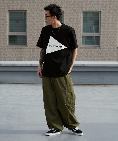 and wander(アンドワンダー)の「and wander/アンドワンダー and wander big logo SS T クルーネックTシャツ 2026年 夏 夏服(Tシャツ/カットソー・メンズ・ブラック/ホワイト・M/L/XL)」の19枚目の写真