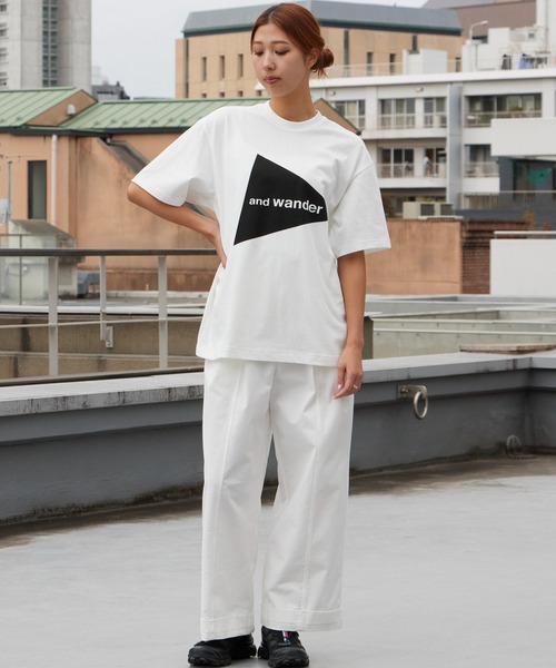 and wander(アンドワンダー)の「and wander/アンドワンダー and wander big logo SS T クルーネックTシャツ 2026年 夏 夏服(Tシャツ/カットソー・メンズ・ブラック/ホワイト・M/L/XL)」の6枚目の写真
