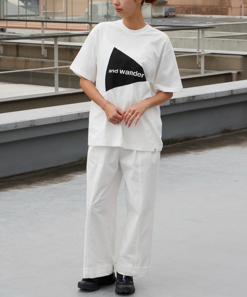 and wander(アンドワンダー)の「and wander/アンドワンダー and wander big logo SS T クルーネックTシャツ 2026年 夏 夏服(Tシャツ/カットソー・メンズ・ブラック/ホワイト・M/L/XL)」の11枚目の写真