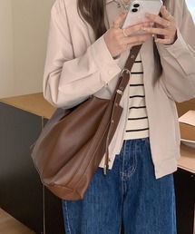 フェイクレザーショルダーバッグ