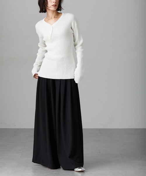 Soiunique（スワユニーク）の「斜めボタンデザインVネックリブニット ［Soiunique］（ニット/セーター・レディース・グリーン/ブラック/オフホワイト/杢グレー・M/L/LL）」の9枚目の写真