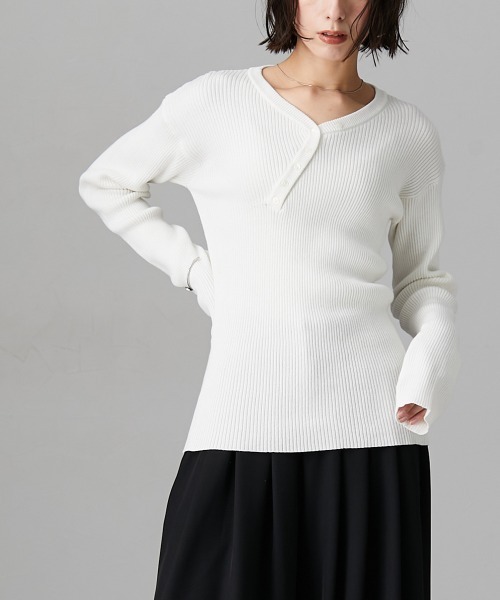 Soiunique（スワユニーク）の「斜めボタンデザインVネックリブニット ［Soiunique］（ニット/セーター・レディース・グリーン/ブラック/オフホワイト/杢グレー・M/L/LL）」の8枚目の写真